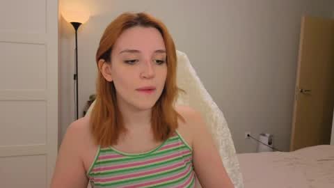Snapshot of lunatale chatting on 03/30/26, 12:39 Kate online show from 03/30/26, 12:39
