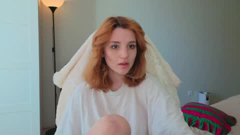 Snapshot of lunatale chatting on 04/01/26, 12:39 Kate online show from 04/01/26, 12:39