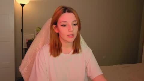 Snapshot of lunatale chatting on 04/30/26, 04:02 Kate online show from 04/30/26, 04:02