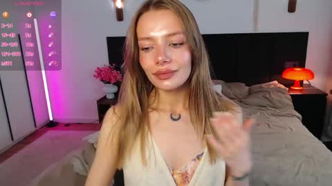 LunaticaBae online show from 05/11/26, 03:45