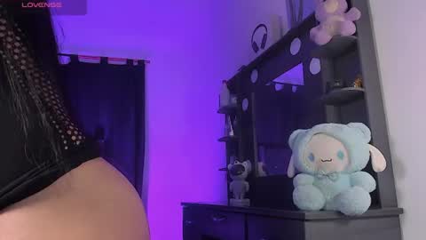Snapshot of lunatown1 chatting on 08/09/26, 05:34 Stefanny Doll online show from 08/09/26, 05:34