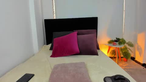 Snapshot of lunavelvet7 chatting on 09/19/25, 04:40 lunavelvet7 online show from 09/19/25, 04:40