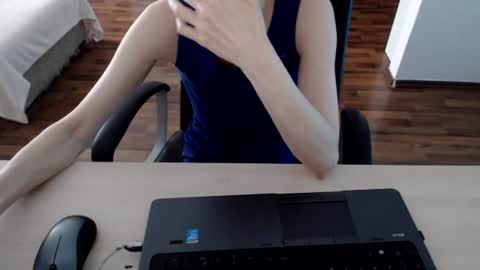 lunavibe_ online show from 06/14/26, 12:18