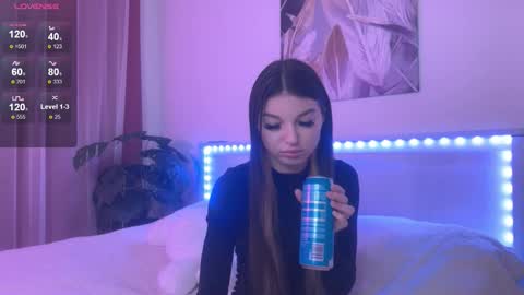 Snapshot of lunavine chatting on 11/06/25, 11:00 Veronica online show from 11/06/25, 11:00