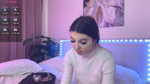 Snapshot of lunavine chatting on 12/15/25, 10:52 Veronica online show from 12/15/25, 10:52