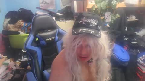 LunaXXX online show from 05/01/26, 09:52