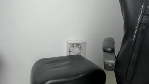 Snapshot of lunay_bigcock420 chatting on 03/15/26, 12:22 lunay_bigcock420 online show from 03/15/26, 12:22