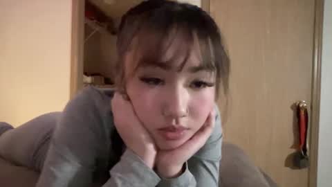 Snapshot of lunazone chatting on 12/18/24, 04:31 Lunadreams online show from 12/18/24, 04:31