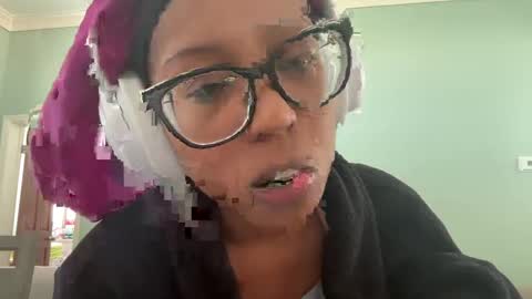 Snapshot of lunchboxgirl chatting on 10/07/25, 02:47 lunchboxgirl online show from 10/07/25, 02:47