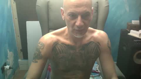 Snapshot of lungopelle20cm chatting on 01/26/25, 03:03 lungopelle20cm online show from 01/26/25, 03:03