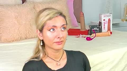 lunitadiva online show from 11/25/25, 01:22