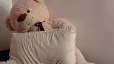 Luna online show from 11/07/25, 04:23