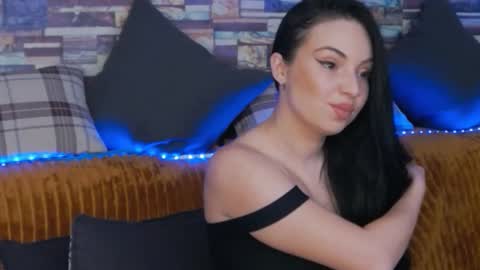 LunnaGray online show from 11/19/25, 07:08