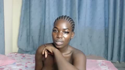 luo_queen online show from 10/27/25, 01:15