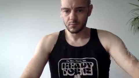 Snapshot of lupine_666 chatting on 10/15/25, 08:25 Lupine online show from 10/15/25, 08:25