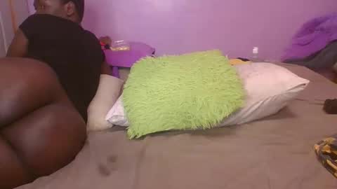 Snapshot of luscious_cuvy chatting on 10/15/25, 12:27 luscious online show from 10/15/25, 12:27