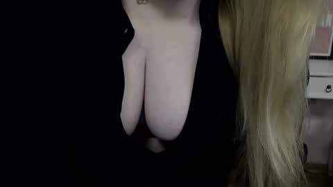 Snapshot of lushhailey chatting on 12/01/25, 10:15 Hailey online show from 12/01/25, 10:15