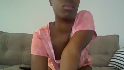 Snapshot of lushlola254 chatting on 10/19/25, 04:57 lushlola254 online show from 10/19/25, 04:57