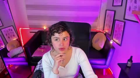 Snapshot of lusiana__ chatting on 05/08/26, 11:37 Luci online show from 05/08/26, 11:37