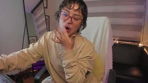 Snapshot of lusiana__ chatting on 05/12/26, 12:35 Luci online show from 05/12/26, 12:35