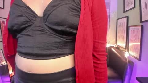 Snapshot of lusiana__ chatting on 05/13/26, 01:19 Luci online show from 05/13/26, 01:19