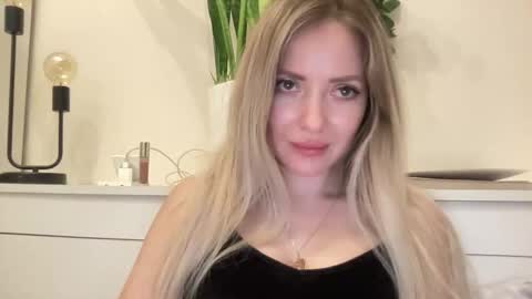 lusiluv online show from 04/25/26, 10:07