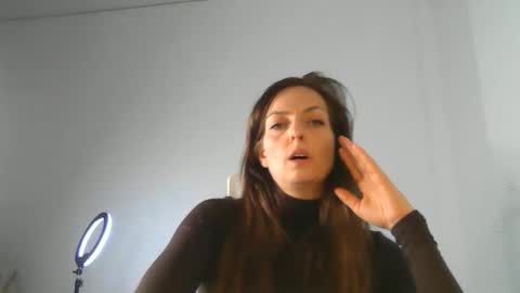 Snapshot of lusisart chatting on 02/15/26, 09:33 Lusisart online show from 02/15/26, 09:33