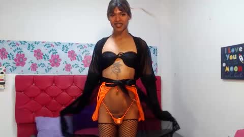 Snapshot of lussianadesire chatting on 05/24/26, 03:28 lussiana online show from 05/24/26, 03:28