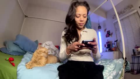 LOLA online show from 05/06/26, 06:41