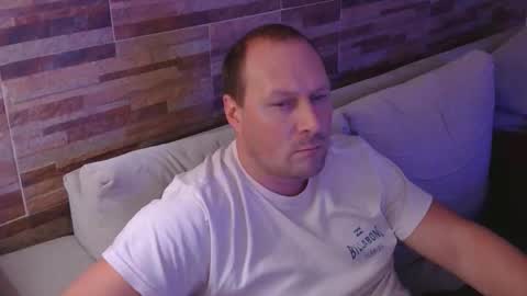 Snapshot of lustonfan chatting on 05/05/26, 01:46 lustonfan online show from 05/05/26, 01:46