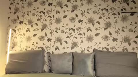 Snapshot of lustyaura chatting on 12/22/25, 04:42 Aura online show from 12/22/25, 04:42