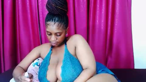 Snapshot of lustydesirex chatting on 09/19/25, 01:29 lustydesirex online show from 09/19/25, 01:29