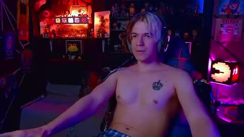 Snapshot of lustymatt chatting on 10/31/25, 04:02 lustymatt online show from 10/31/25, 04:02