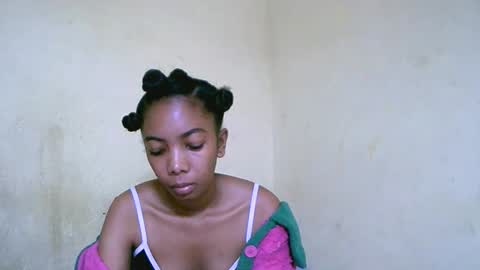 Snapshot of lutchia chatting on 09/11/25, 11:27 lutchia online show from 09/11/25, 11:27