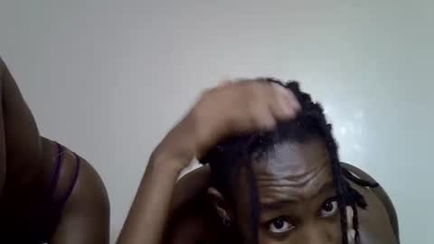 lutino_lovebirds online show from 04/30/26, 08:57