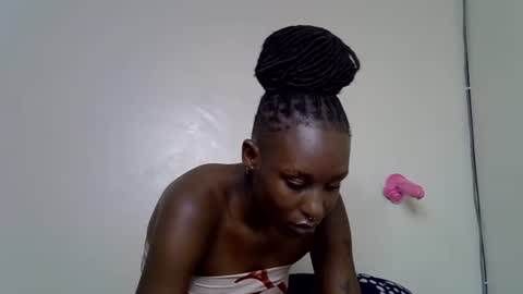 lutino_lovebirds online show from 05/06/26, 11:43