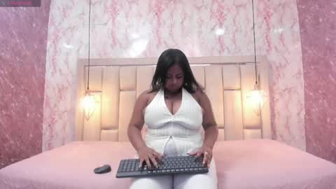 Snapshot of luu_adams chatting on 04/27/26, 07:23 Luu online show from 04/27/26, 07:23