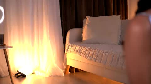 Snapshot of luvcaprice chatting on 06/19/26, 02:43 Caprice online show from 06/19/26, 02:43