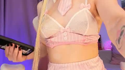 Snapshot of luvienne_sweet chatting on 06/21/26, 01:41 Luvienne Belle online show from 06/21/26, 01:41