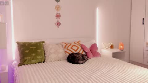 Julia   LuvJuly  online show from 10/26/25, 07:09