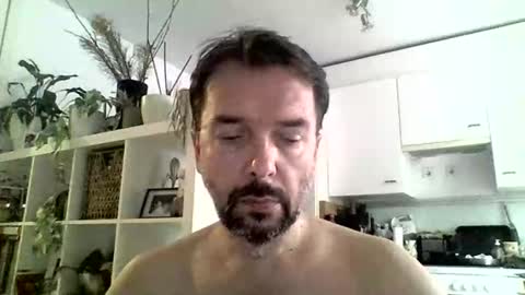 Snapshot of luvly chatting on 10/22/25, 08:47 Luvly online show from 10/22/25, 08:47