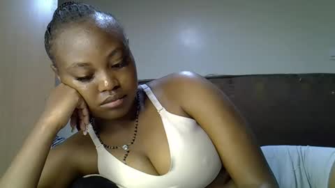 Snapshot of luvly_ebonny chatting on 09/12/25, 02:22 Tracy online show from 09/12/25, 02:22
