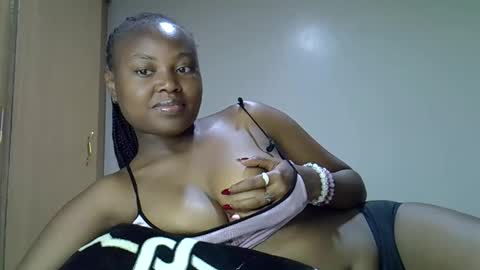 Snapshot of luvly_ebonny chatting on 09/19/25, 08:42 Tracy online show from 09/19/25, 08:42