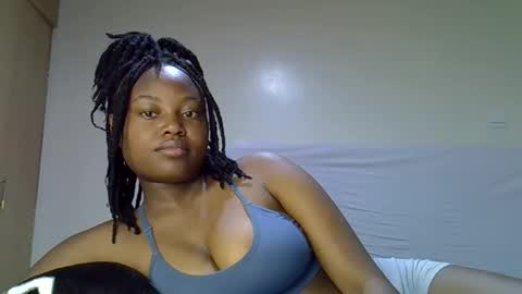 Snapshot of luvly_ebonny chatting on 10/22/25, 12:33 Tracy online show from 10/22/25, 12:33