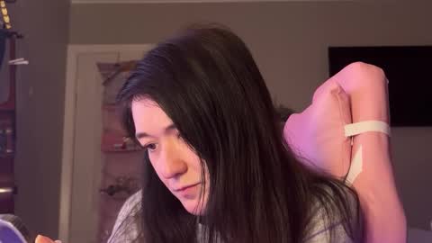 Snapshot of luvtheattention chatting on 02/17/25, 04:09 AB online show from 02/17/25, 04:09