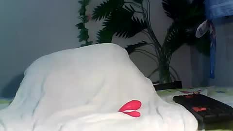 Bee Bee online show from 09/17/25, 03:35