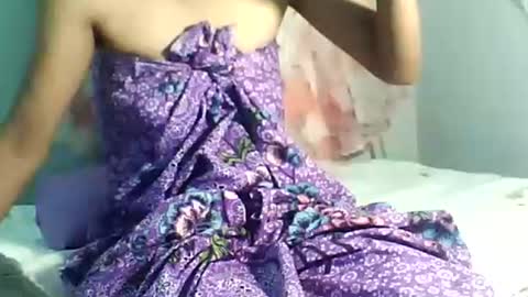 Bee Bee online show from 11/16/25, 06:46