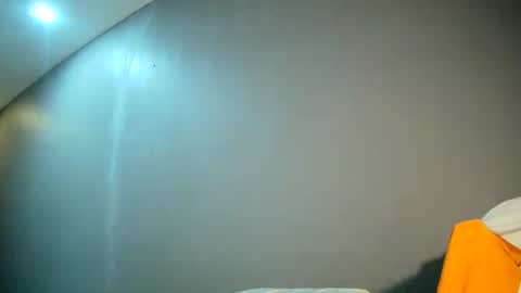 Snapshot of luvu4everxxx chatting on 07/12/26, 02:46 Bee Bee online show from 07/12/26, 02:46