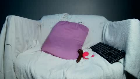 Snapshot of luvu4everxxx chatting on 07/20/26, 02:37 Bee Bee online show from 07/20/26, 02:37