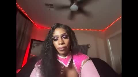 luvvlee online show from 11/01/25, 12:07